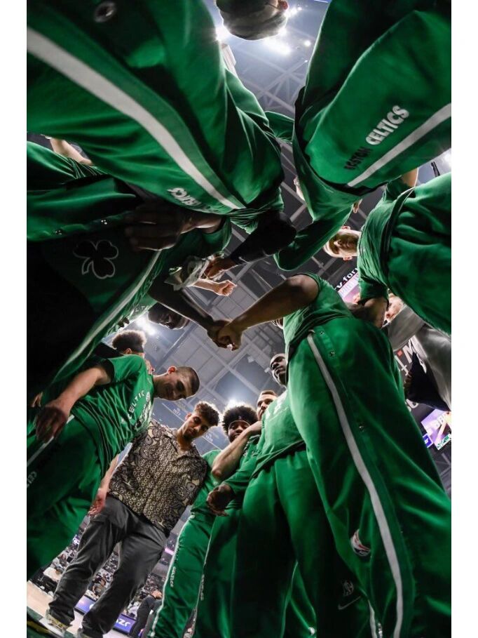 关于绿军三连胜，霍福德贡献稳定表现的信息